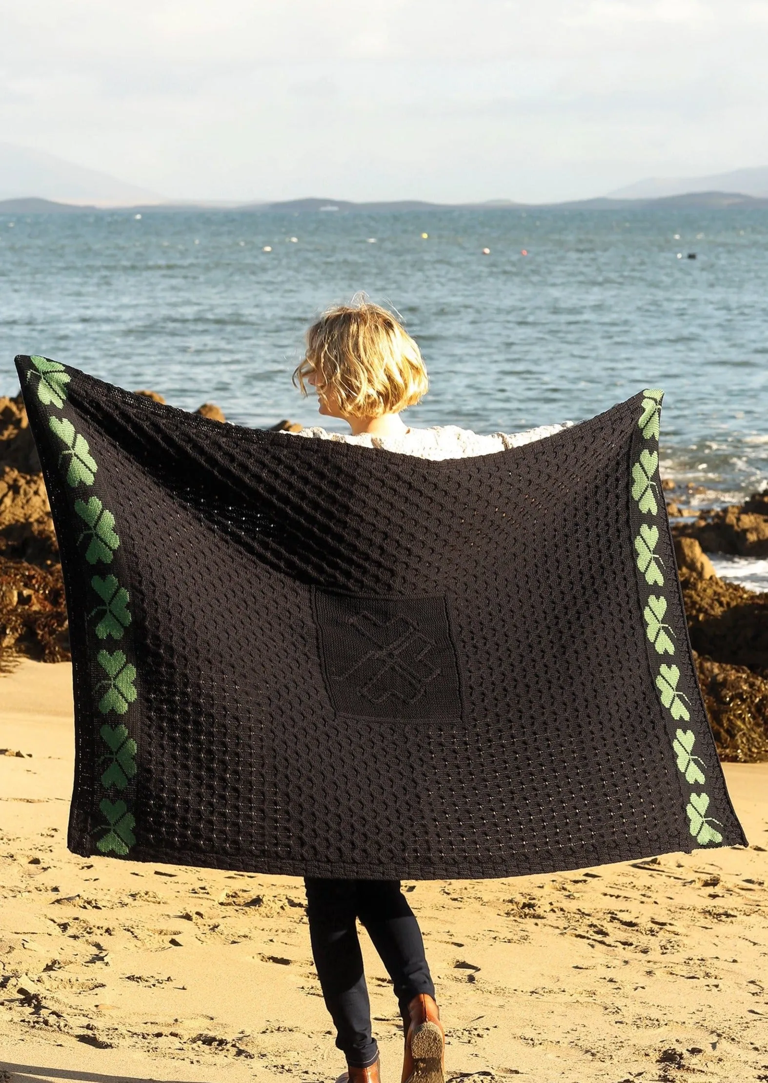 Aran Shamrock Blanket | Navy
