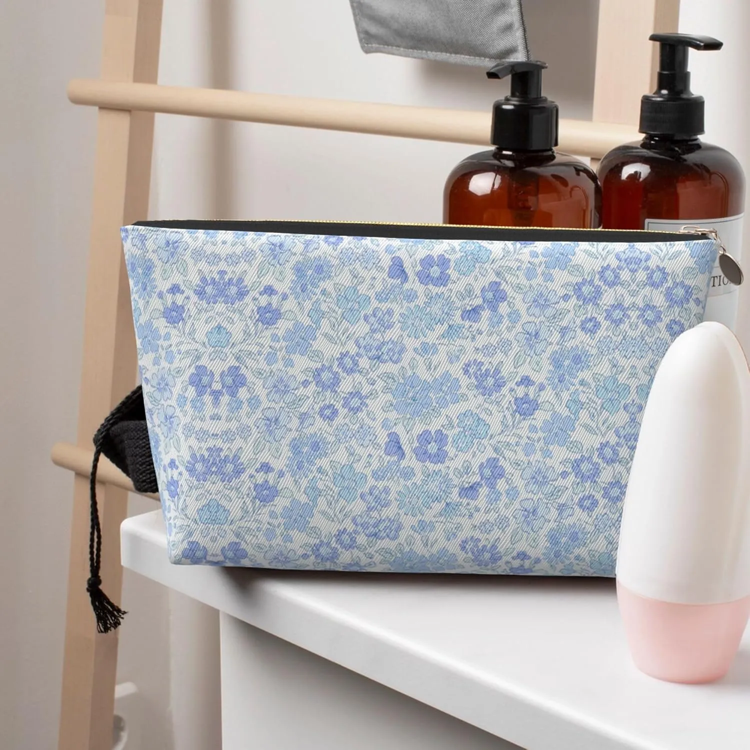 Leather Makeup Bag Travel Cosmetic Bag Small Makeup Bag for Women,Toiletry Bag Accessories Organizer-Blue and White Porcelain